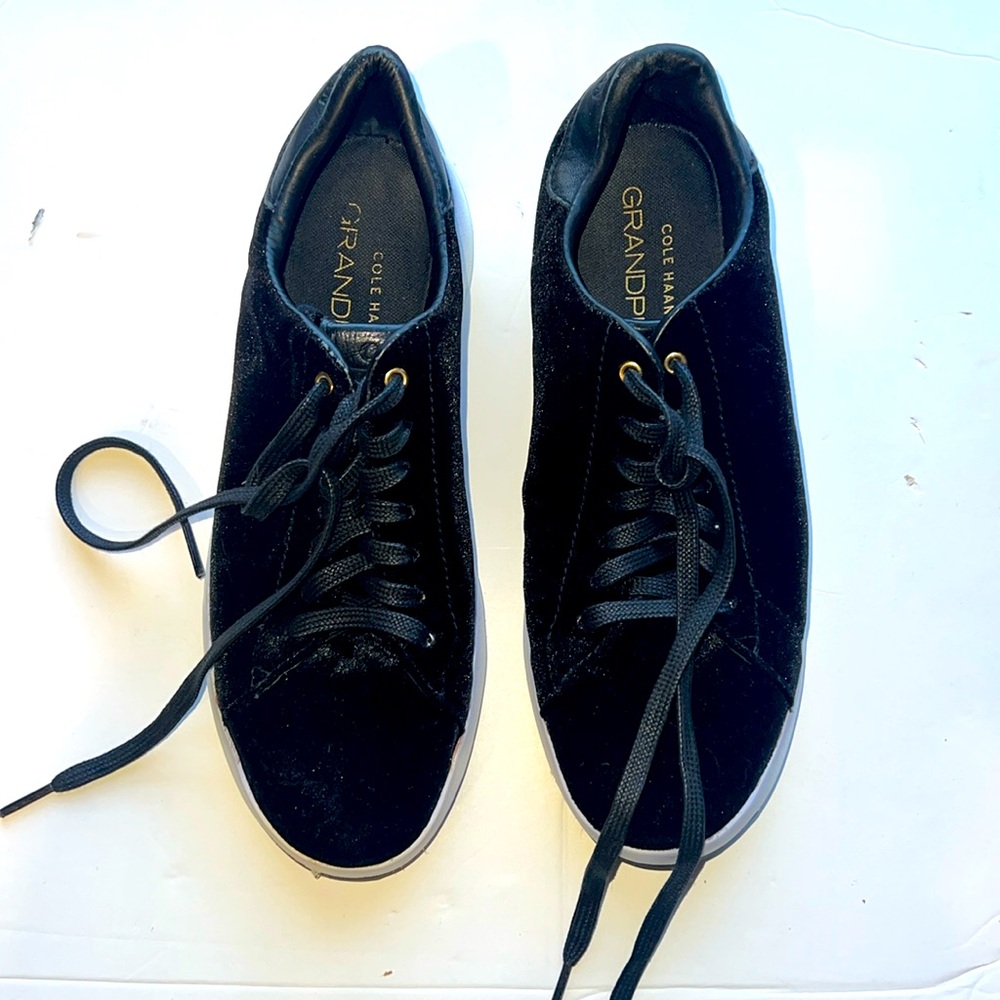 Women’s Cole Haan Grand Pro, black velour, casual sneaker, sz 8